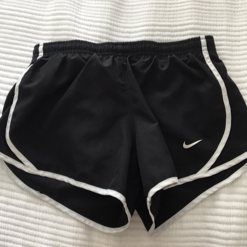 Nike girls black shorts sz small